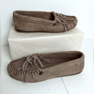 Minnetonka 8 Taupe Suede Flat Moccasins Shoes Casual Boho